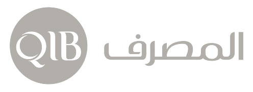 Logótipo do QIB: círculo com as letras «QIB» e a palavra em árabe «المصرف» à direita, representando a marca do Qatar Islamic Bank.