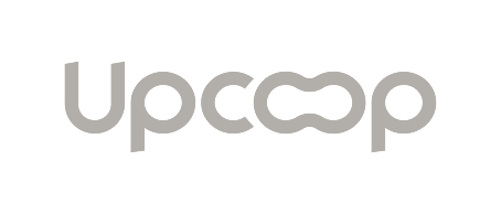 Logótipo da marca «Upcoop» em cinzento sobre fundo preto.